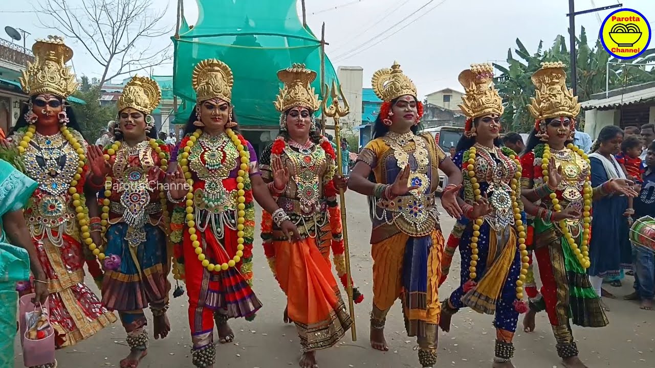 அழகான நடனம் ஆடும் அம்மன் | Festival dance | Parotta Channel. 