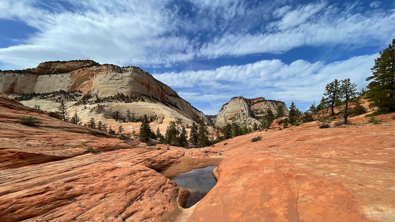 Hiking the Checkerboard Mesa Canyon trail - East Zion - Zion National Park