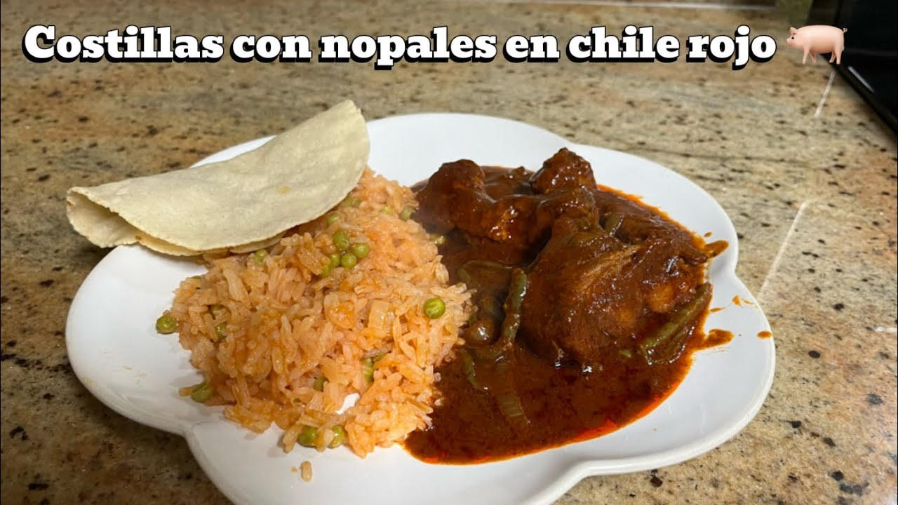 Costillas de puerco 🐖 con nopales en chile rojo 