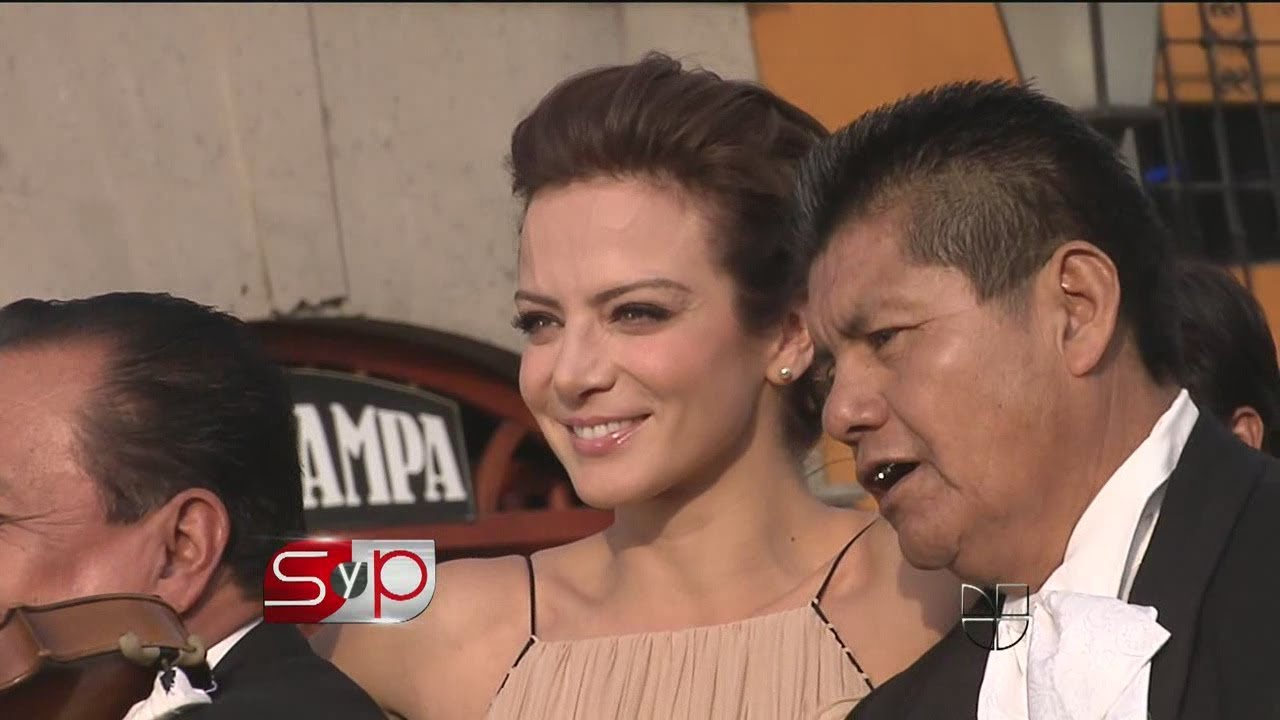 Sal y Pimienta - Silvia Navarro en la portada de Los 50 Más Bellos de People en Español 2012