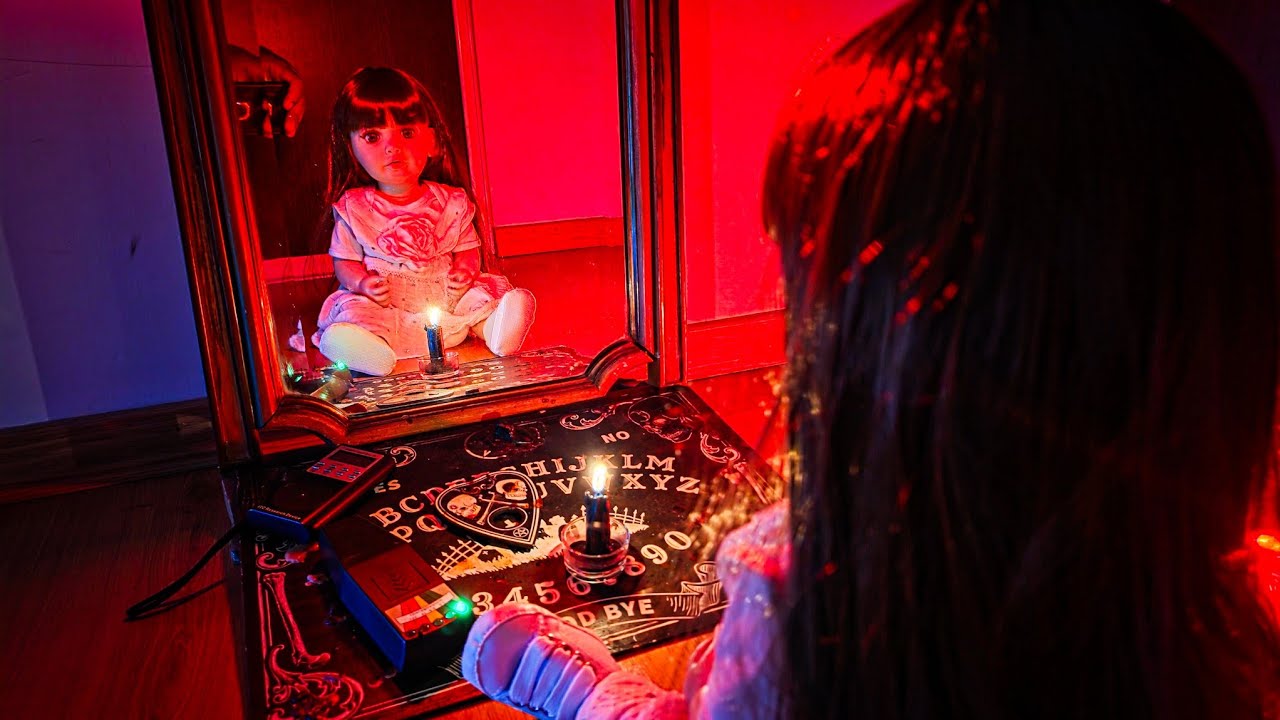 Actividad Paranormal con la Muñeca Antonella y la Ouija