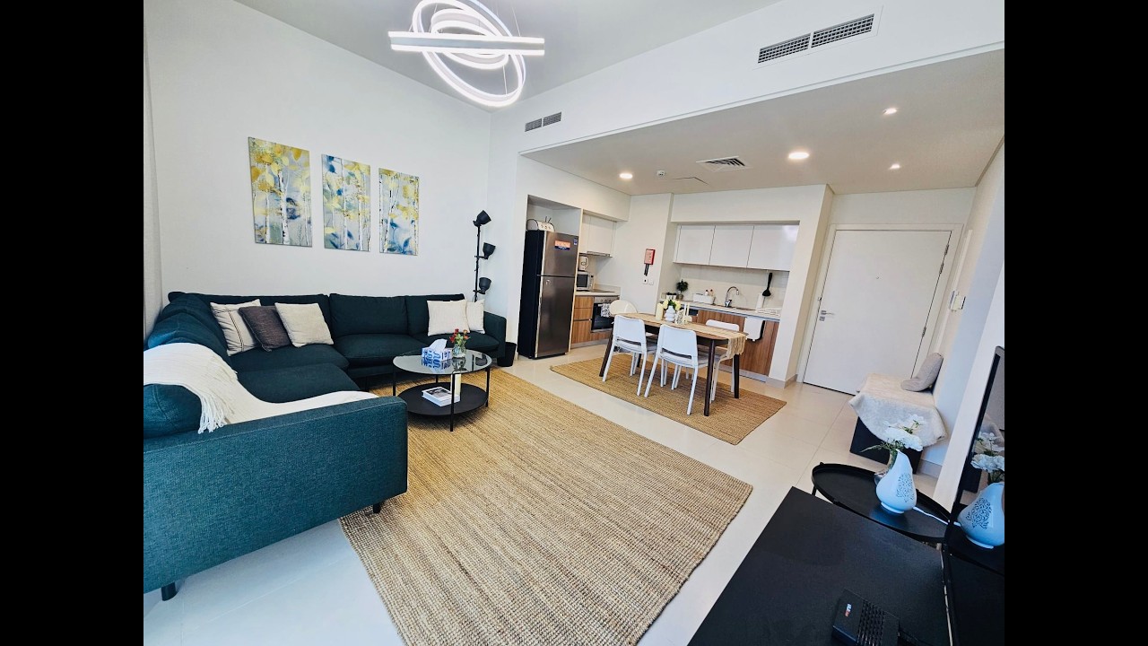 Experience comfort and contemporary elegance in this fabulous apartment with beach access !
