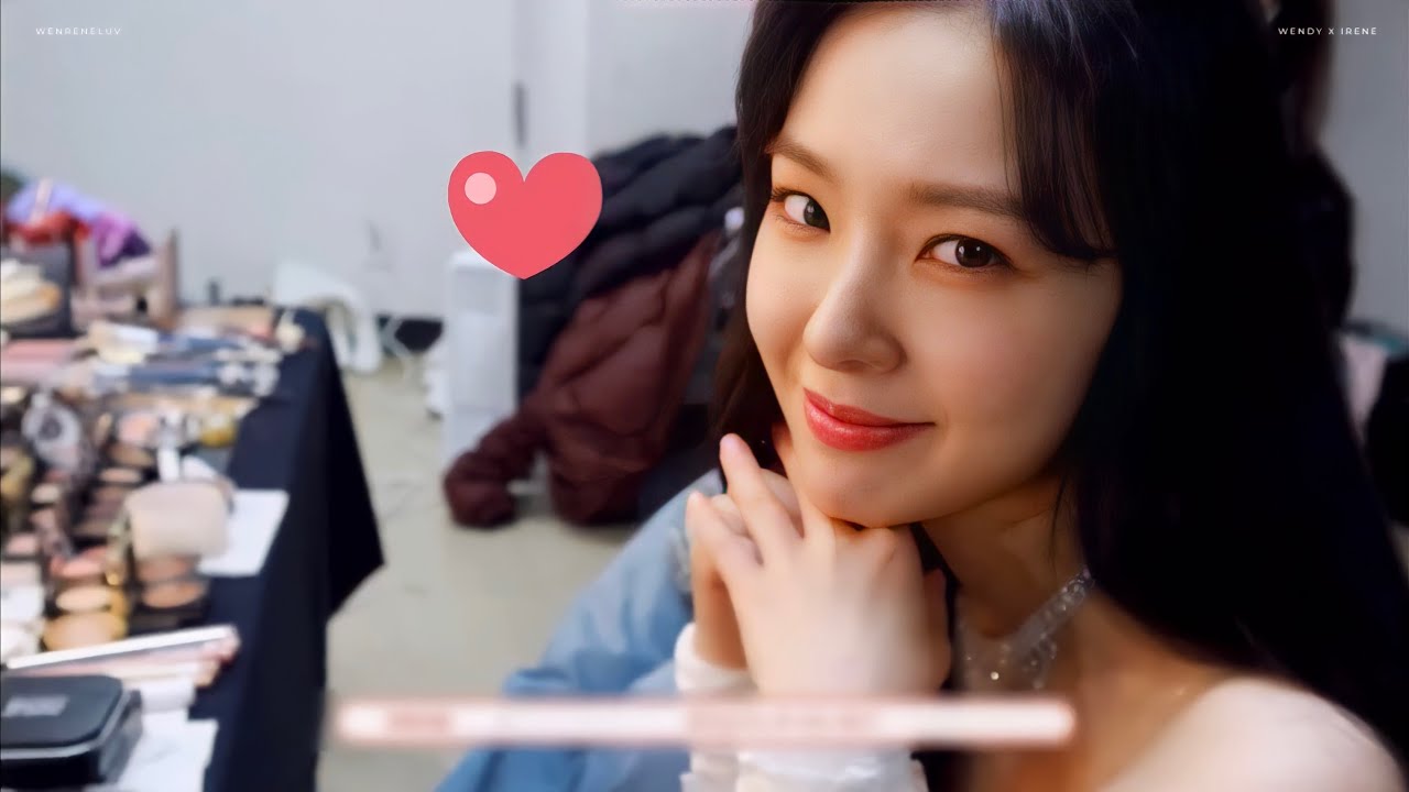 Wenrene | Flirting Backstage