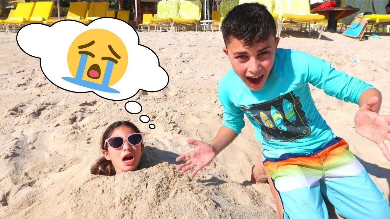Heidi y Zidane juegan y ayudan a sus amigos en la playa