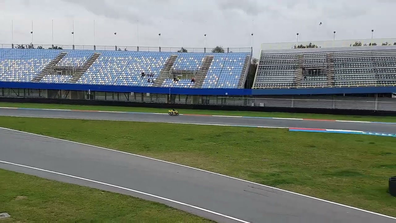 Assen Revival: Classic 2-Stroke Bikes Flyby at the Iconic TT Circuit Assen