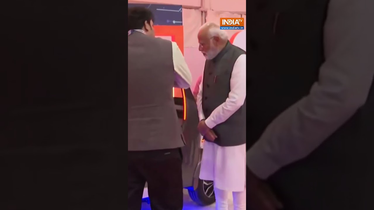 PM Modi Arrives At UP Global Investors Summit 2023 in Lucknow #pmmodi #globalsummit #cmyogi
