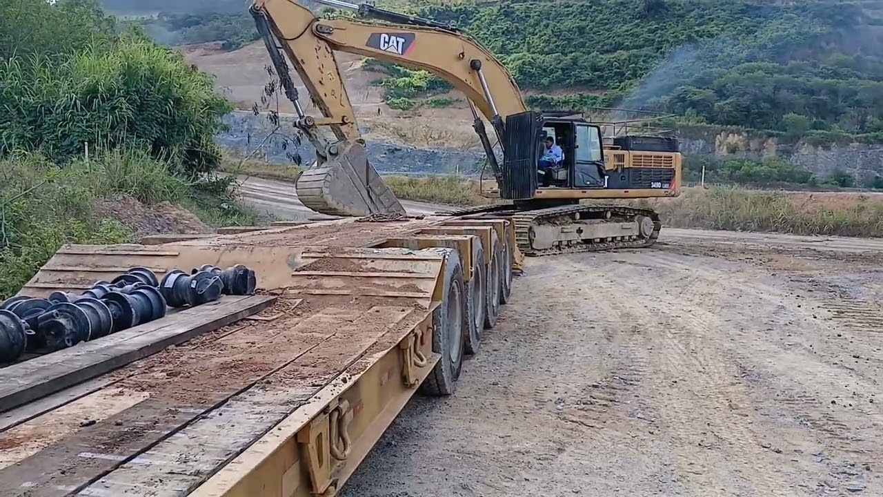 Tinha até cobra na escavadeira 