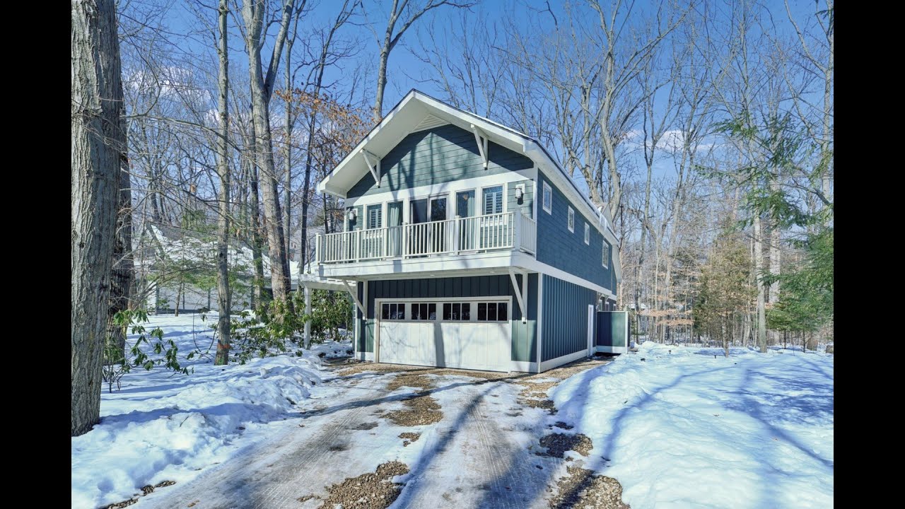 Laura Davis|7039 Sand Dune Drive|Sawyer, MI|ColdwellBankerHomes.com