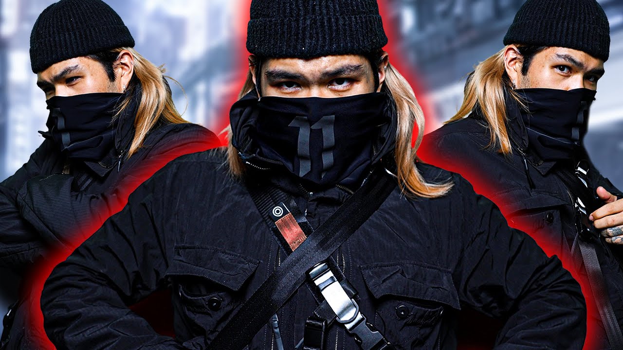 TECHWEAR BE LIKE...