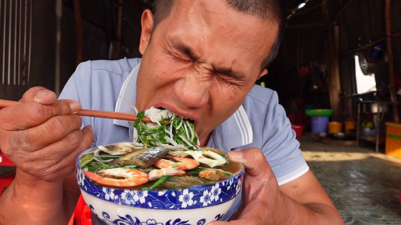 Ngon ngất ngây với món bún mắm heo quay của cô ba miền tây