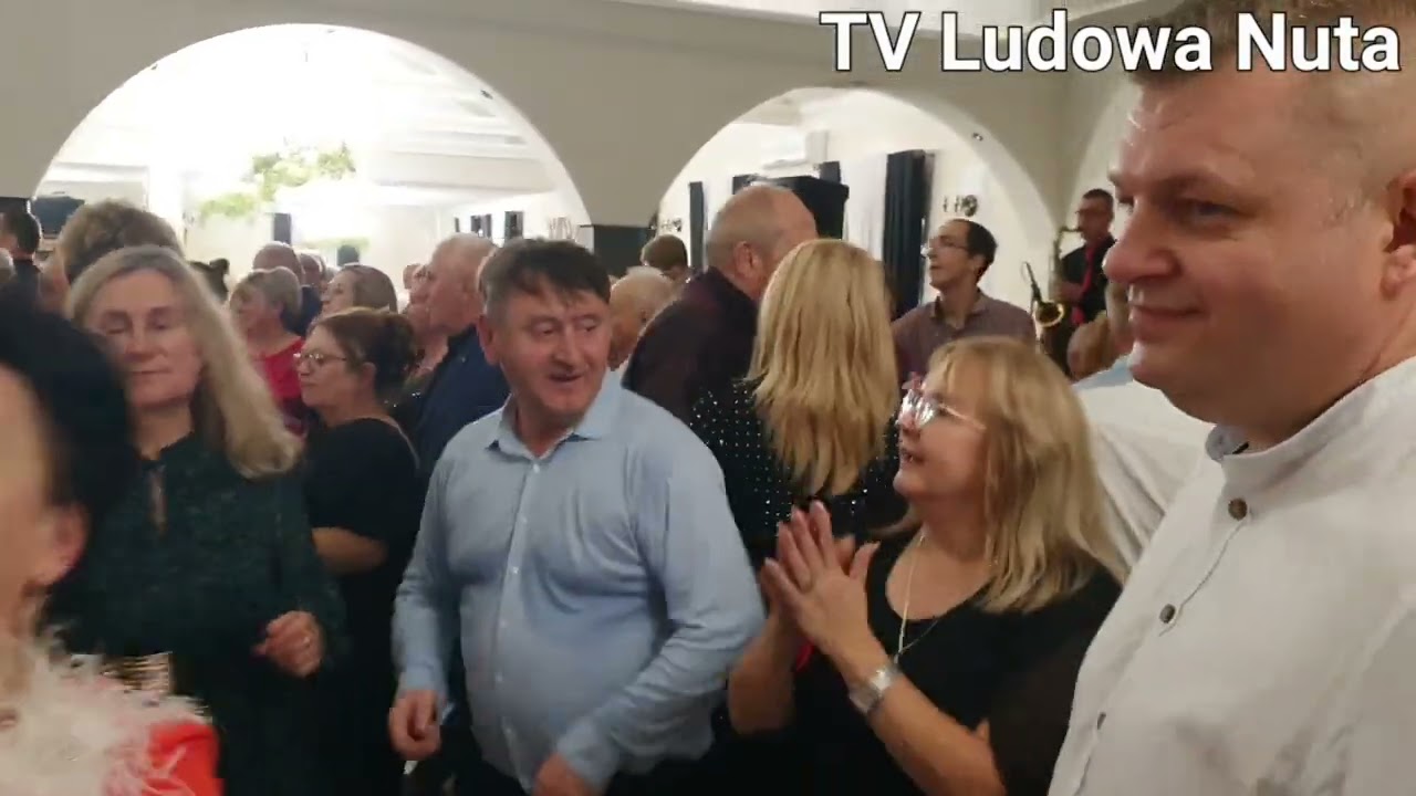 PUKA JASIU W OKIENECZKO a na parkiecie fantastyczna atmosfera z gośćmi z Sulislawic
