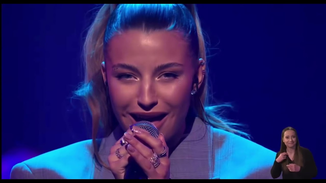 Julia Wieniawa x Urbański - Rozkosz (Live Bestsellery Empiku 2021)