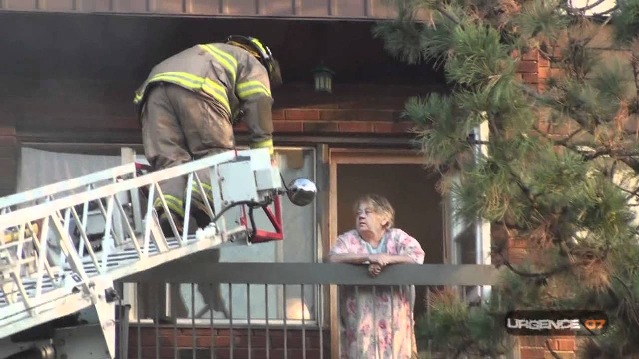 [HD] Gatineau - Un incendie de cuisson cause des dommages à un logement - 19 Mai 2012