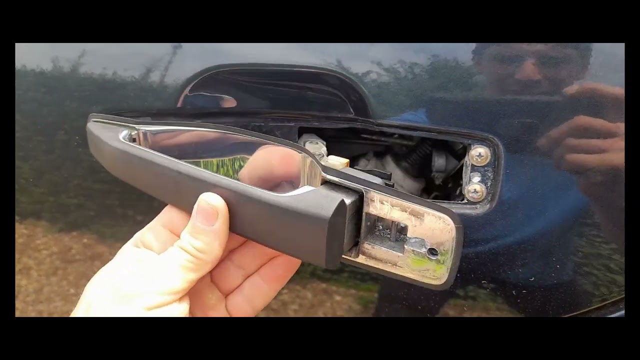 W140 rear door stuck