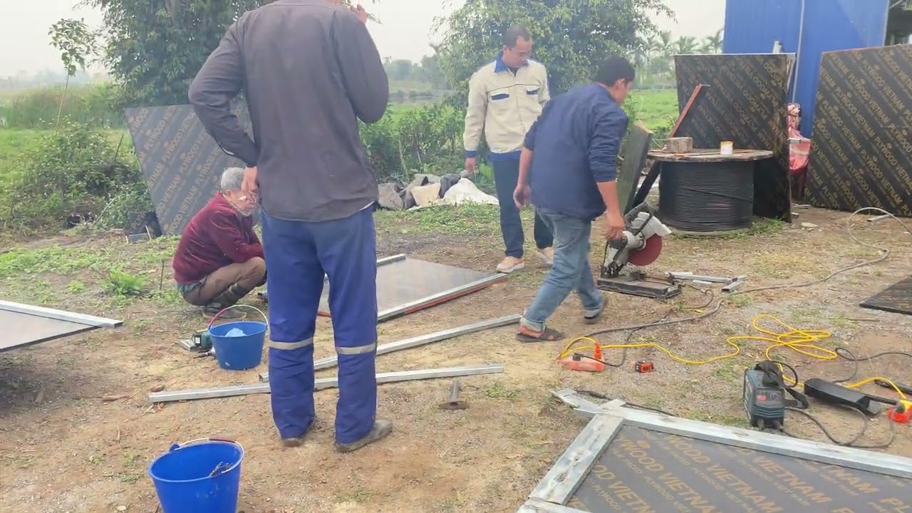 LÀM VÁN KHUÔN ĐỂ ĐỔ HỐ KÉO CÁP…….CŨNG NHIỀU CÔNG ĐOẠN LẮM