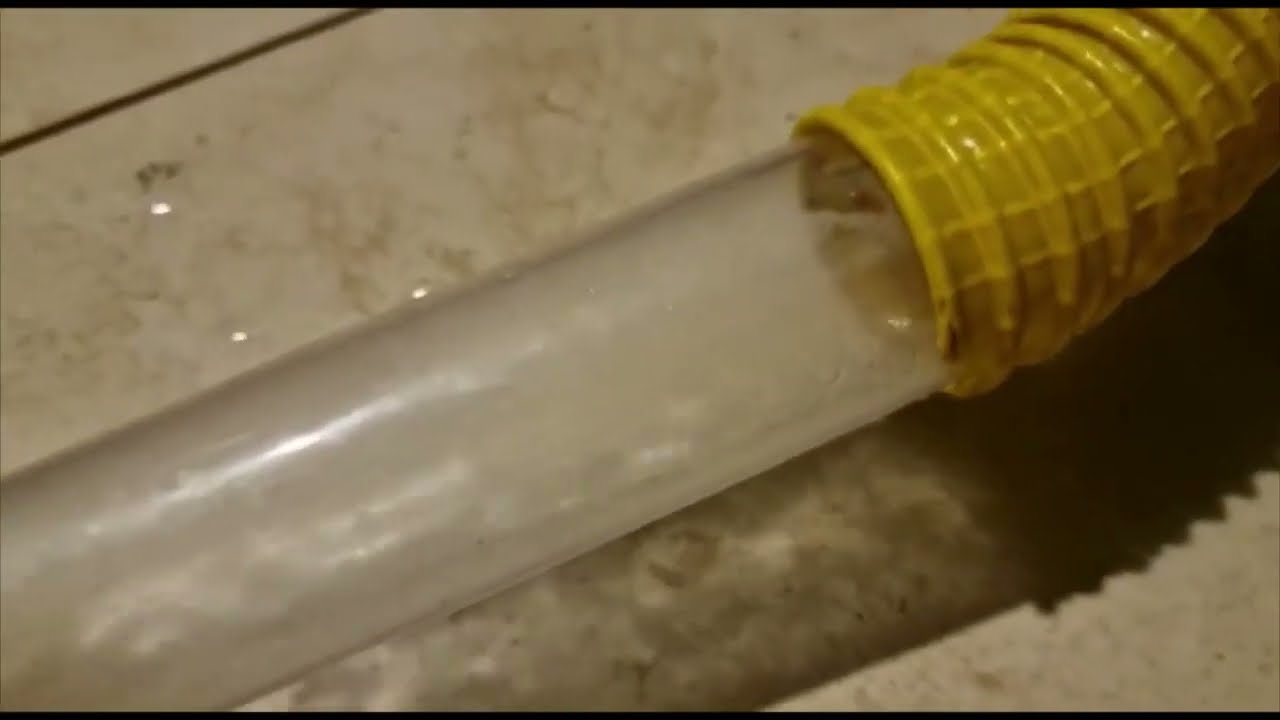 Ile wody kryje się pod podłogą po zalaniu? 💦 | Osusz.pl