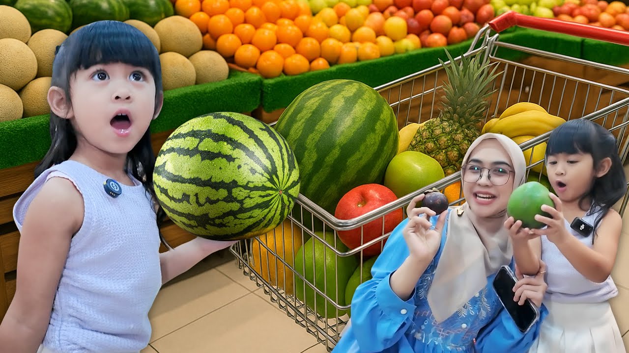 MOANA DAN RICIS BORONG BUAH SATU PASAR !!!..