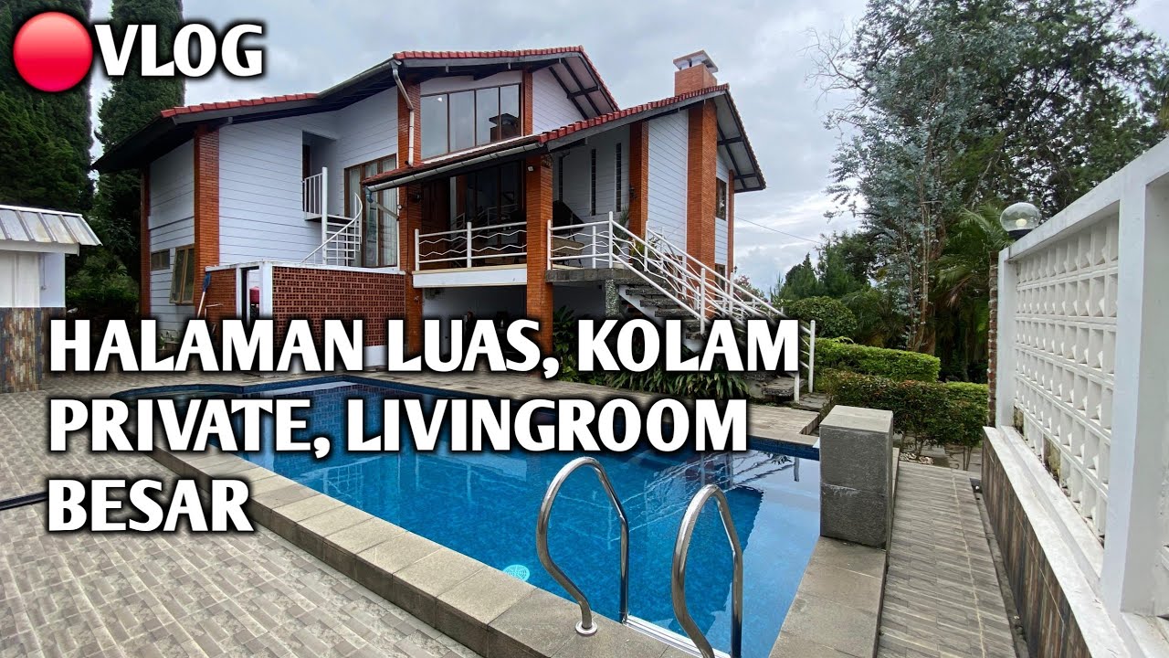 VILLA KLASIK DENGAN AREA LIVINGROOM DAN HALAMAN LUAS