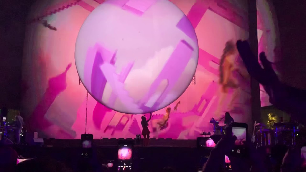 Ariana Grande - no tears left to cry - Coachella Weekend 2