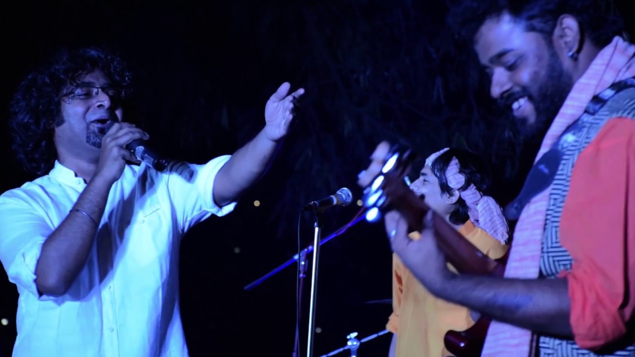 Live In Lakes: Raat Pohale Pakhio Bole by Koushik & Friends