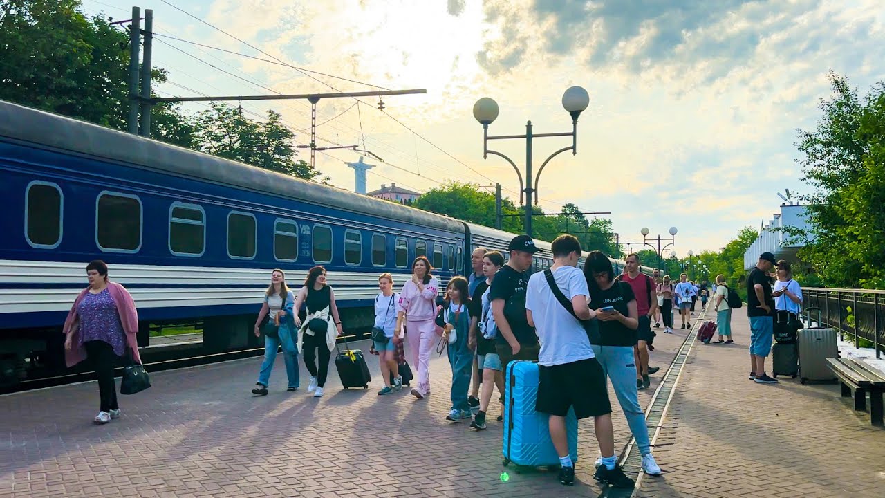 ТРУСКАВЕЦЬ РЕАЛІЇ СЬОГОДЕННЯ | Життя курорту: залізничний вокзал зустрічає гостей перед святами! |