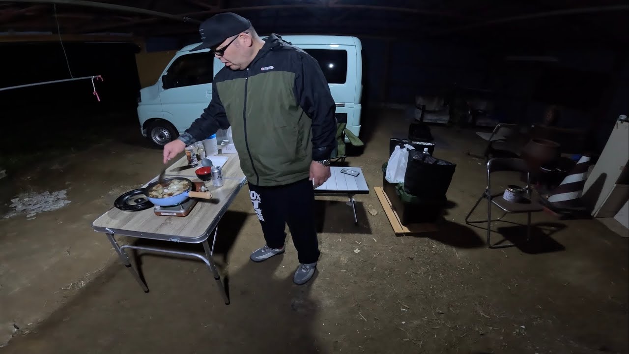 小屋暮らし…秋の夜長に1人芋煮会【テロップBGMなし字幕あり】