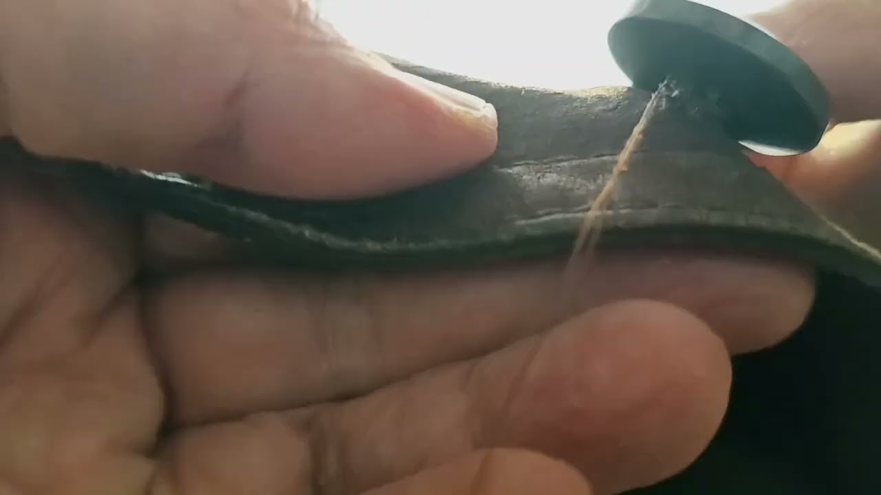 Cómo coser un botón en una cazadora de cuero.
