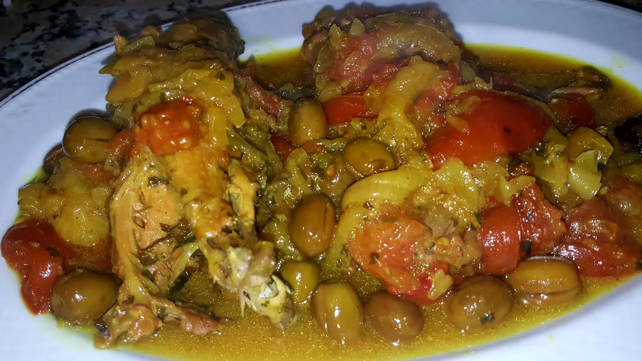 طبق مغربي مميز /الدجاج بالبصل والطماطم معلك ومرق مدغمر ولذيييذ