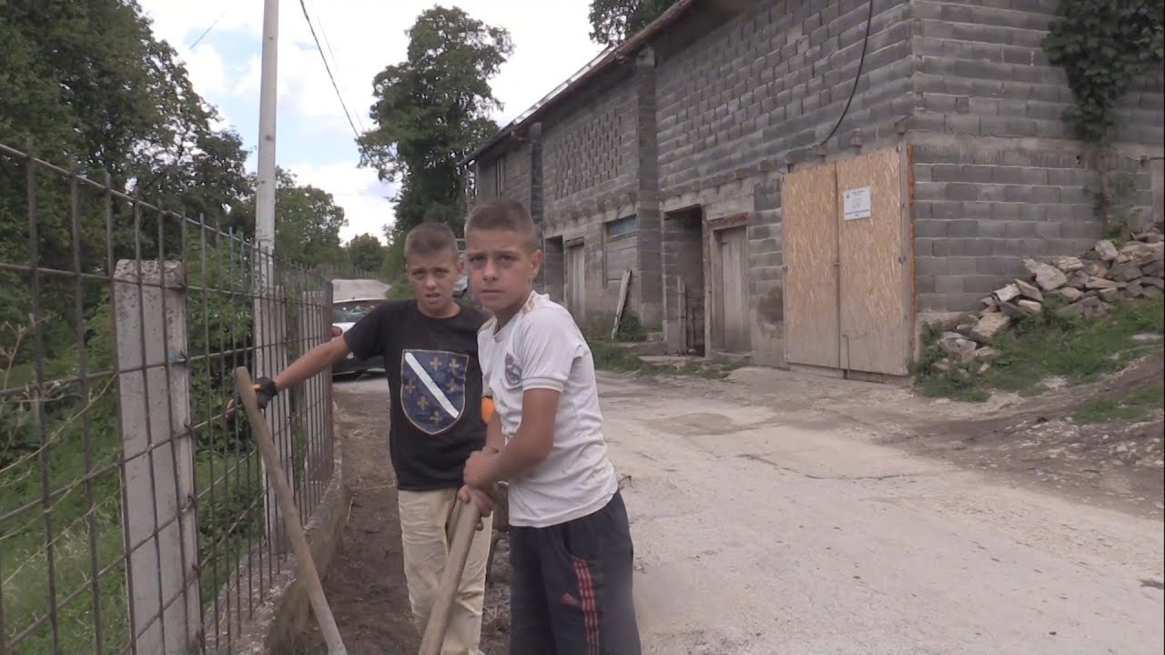 NAJVRIJEDNIJI BLIZANCI  BOSNE ŽIVE U NAŠOJ DOLINI  SELU DUB-RASPUST PROVODE RADEČI