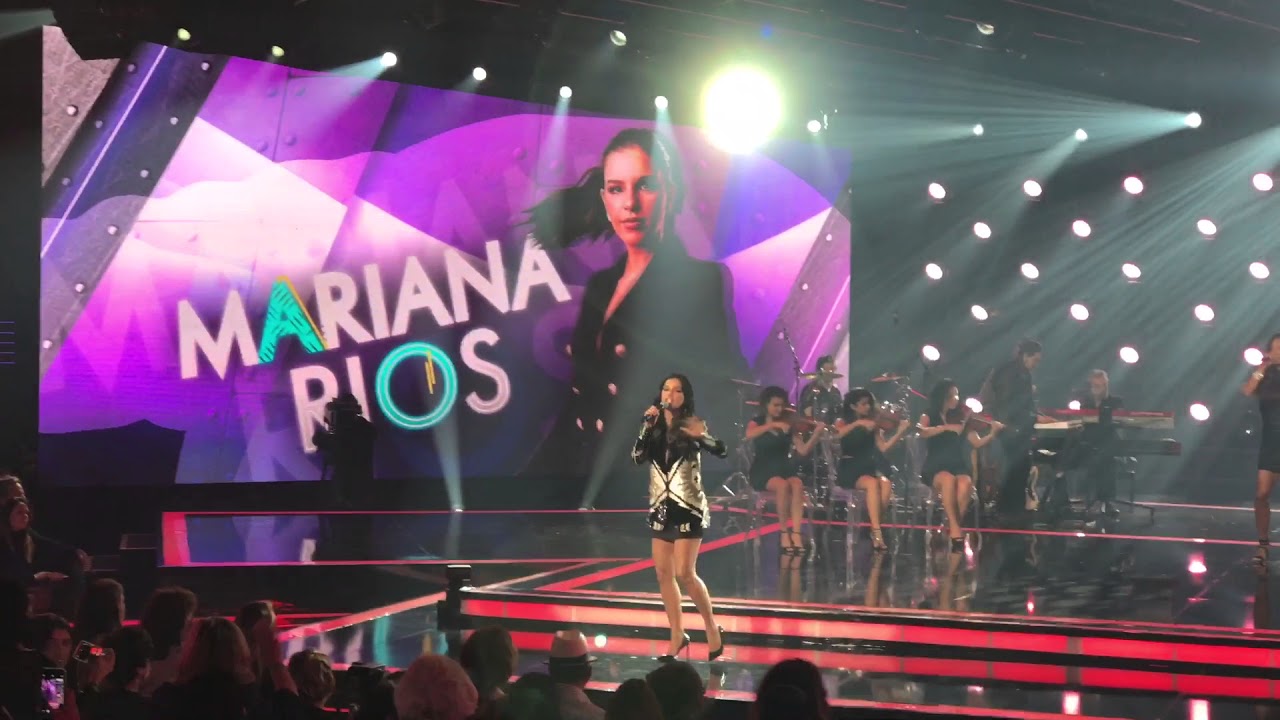Mariana Rios canta 'Halo' Beyonce