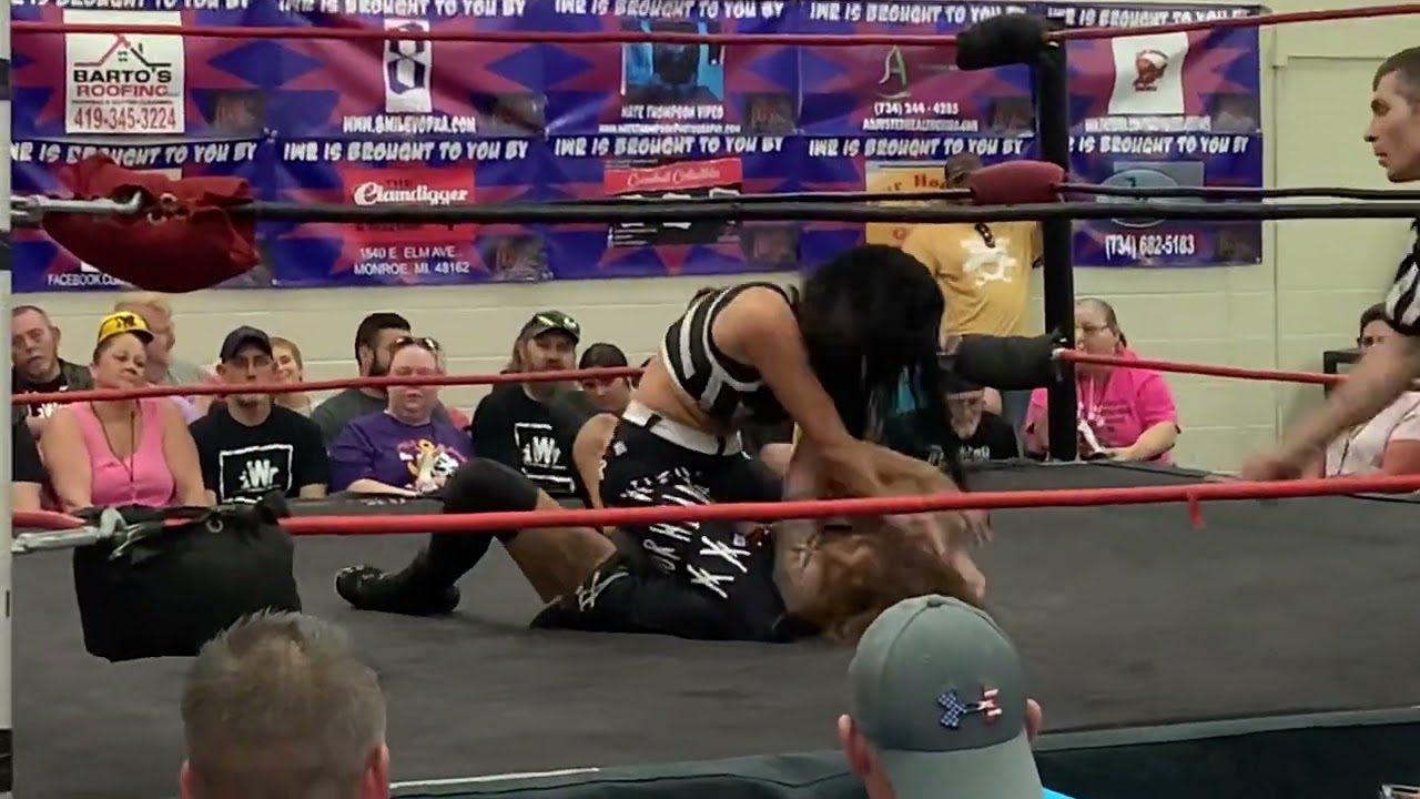 Shawna Reed vs Hayley Shadows