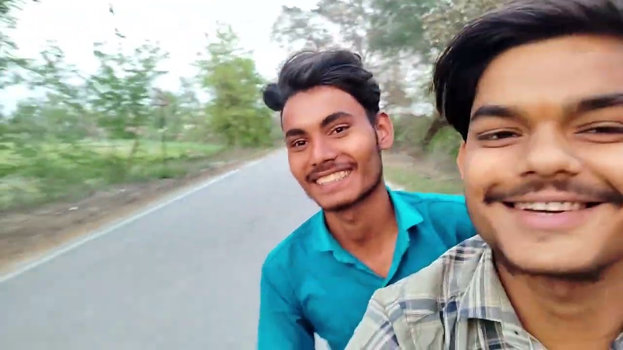 आज हम लोग गए थे कादीपुर कुत्ते की बिस्कुट लेने 😀 my blog 🎉