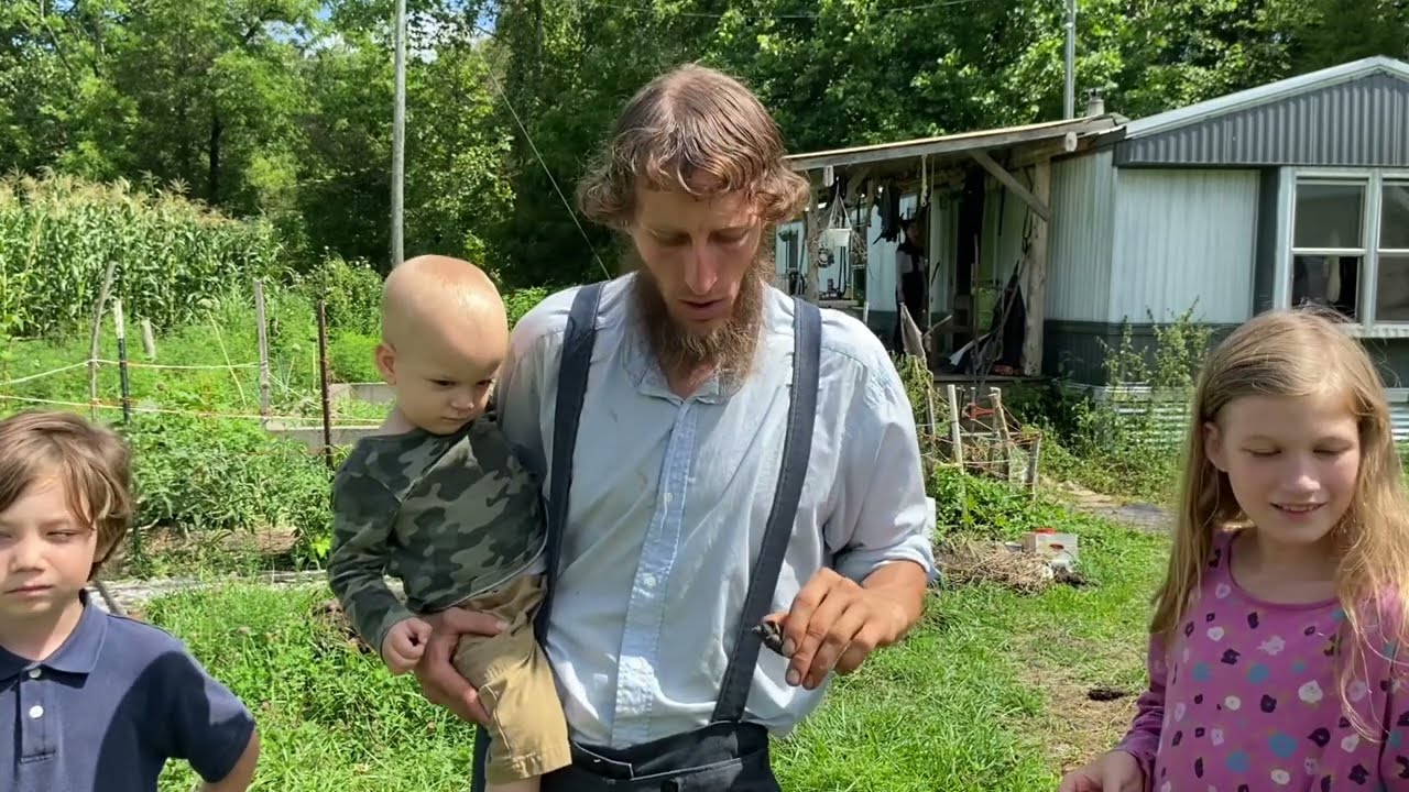 Episode 1: Learning how to cut kindling @ Henson Creek School of Country Living | Titus Morris