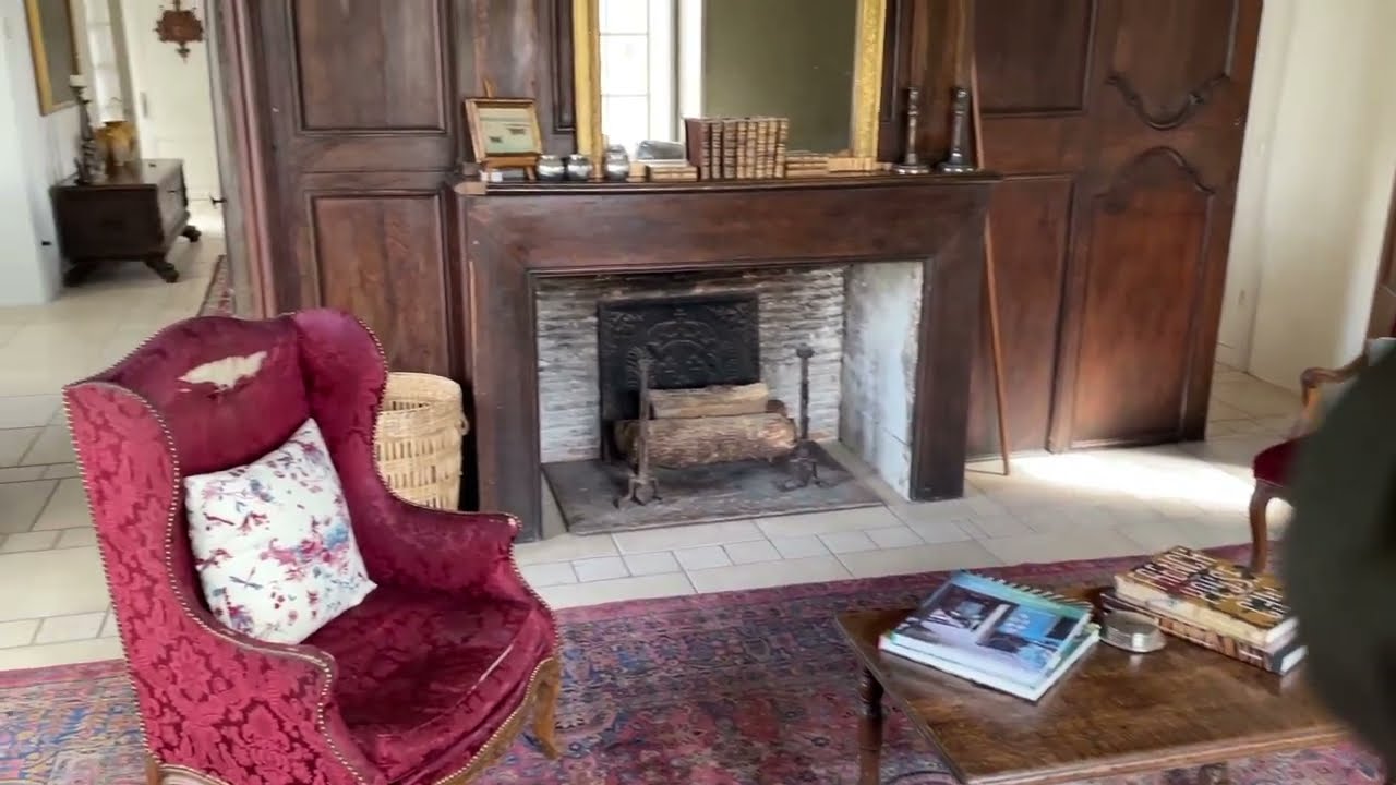 Historic Chateau apartment near Bergerac - DAJV1002 Tour Video
