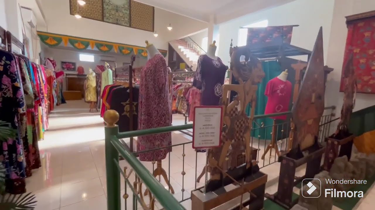 Review Toko Batik Omah Laweyan - Outletnya Menarik - Pilihan Batiknya Sangat Beragam