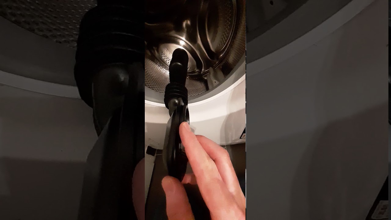 fuite machine c&ocirc;t&eacute; gauche aqualtis Hotpoint Ariston