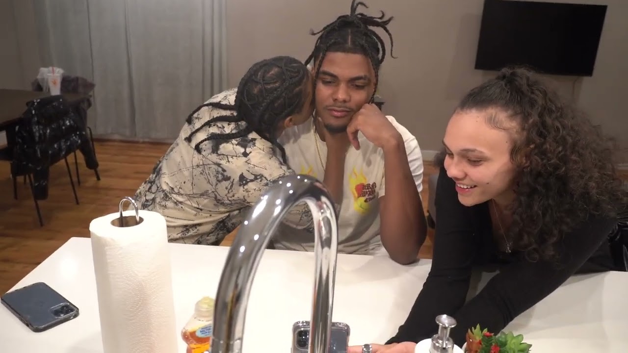 WE PLAYED TRUTH OR DARE & THIS HAPPENED .. *we love it here*