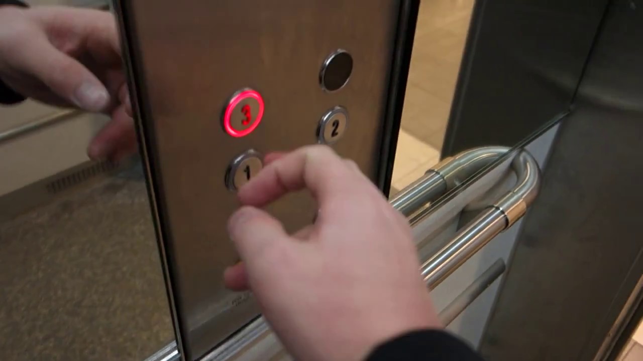 EPIC FAIL!!! 1993 KONE Traction Elevators @ Gallerian NIAN, Gävle, Sweden.