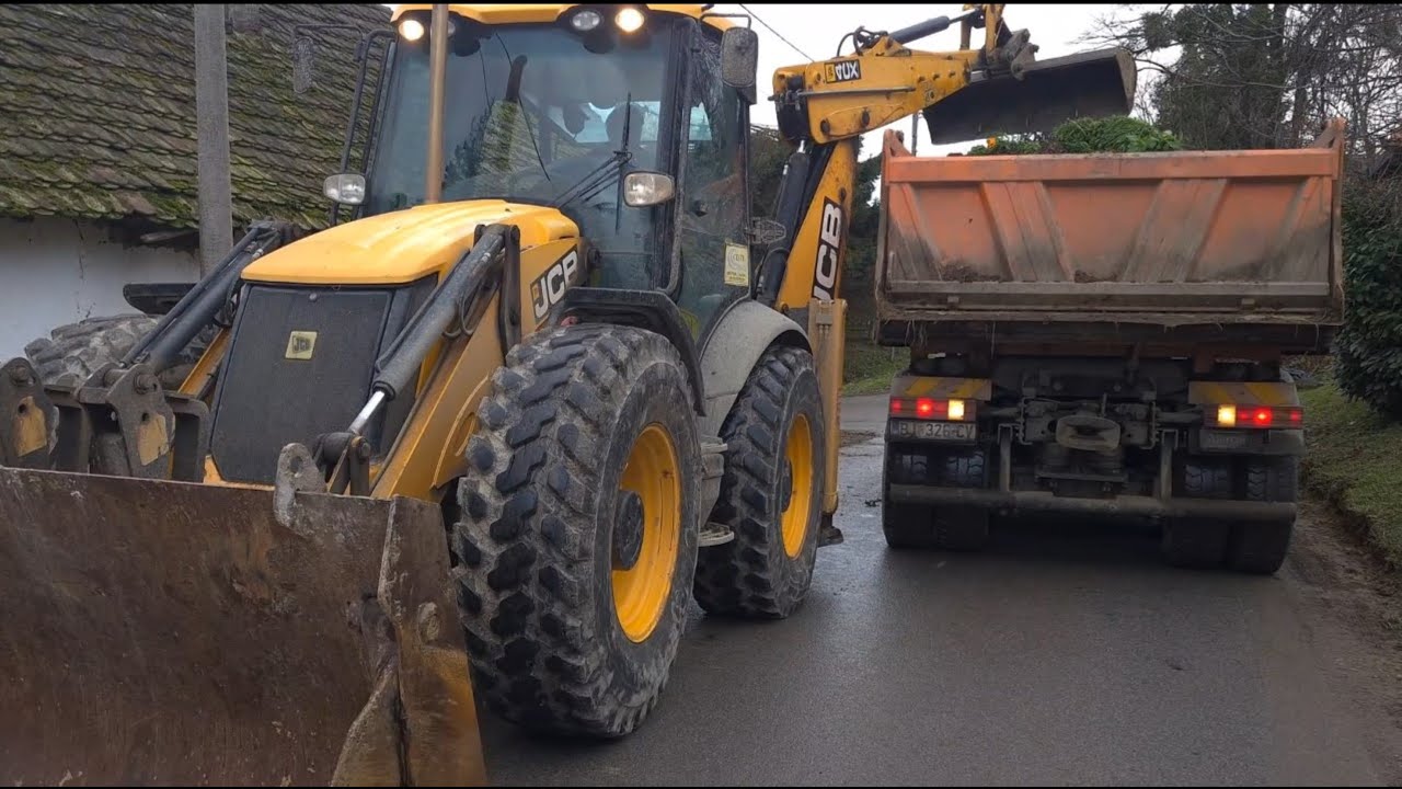 JCB 4CX Kopanje putnog jarka.