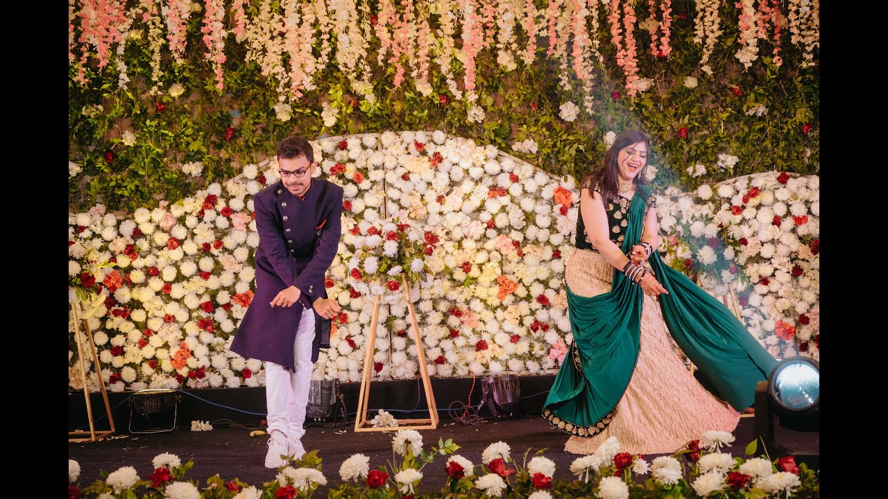Couple Dance of Groom's Bhaiya and Bhabhi | Best Bollywood Sangeet Dance | Wedding Performance