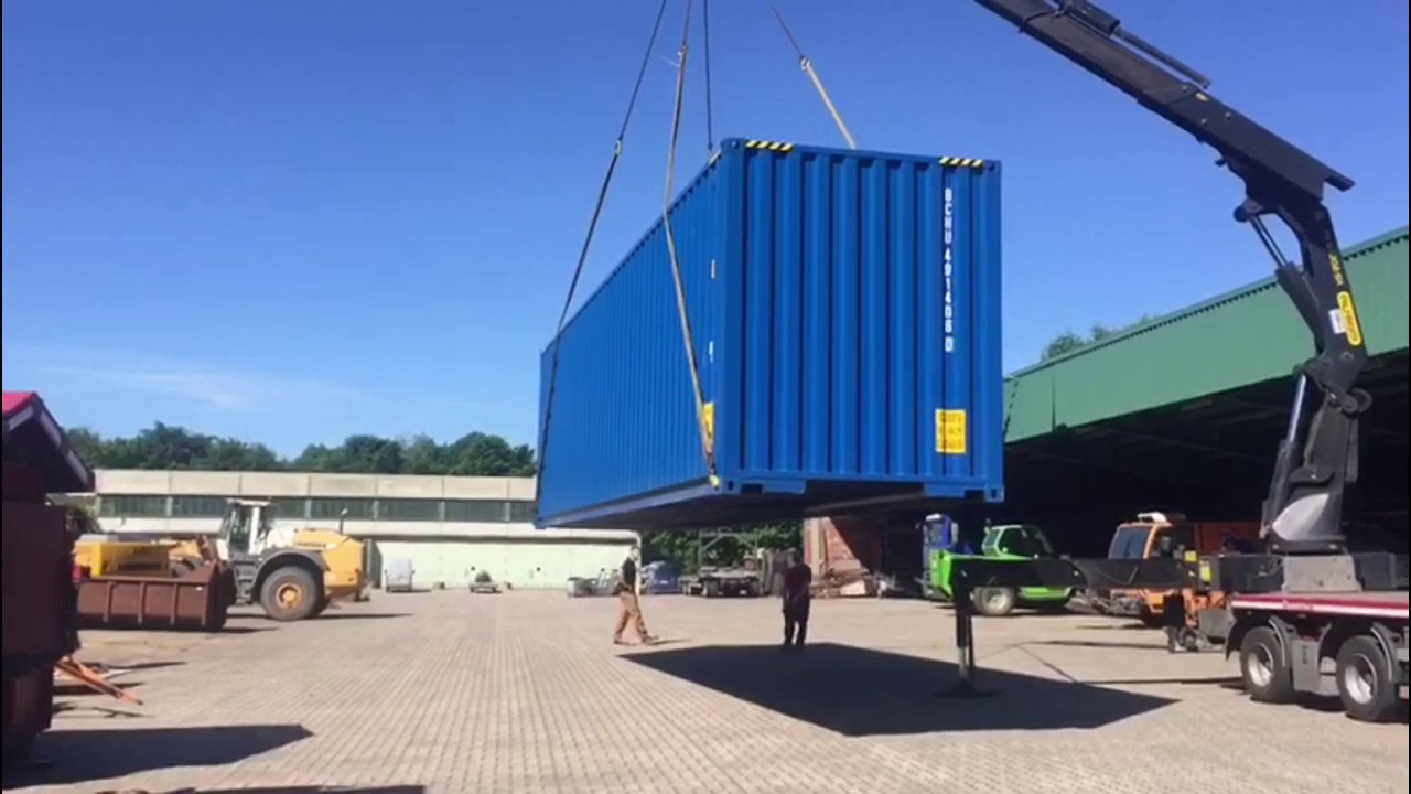 Anlieferung 40' HC Container mit Ladekran