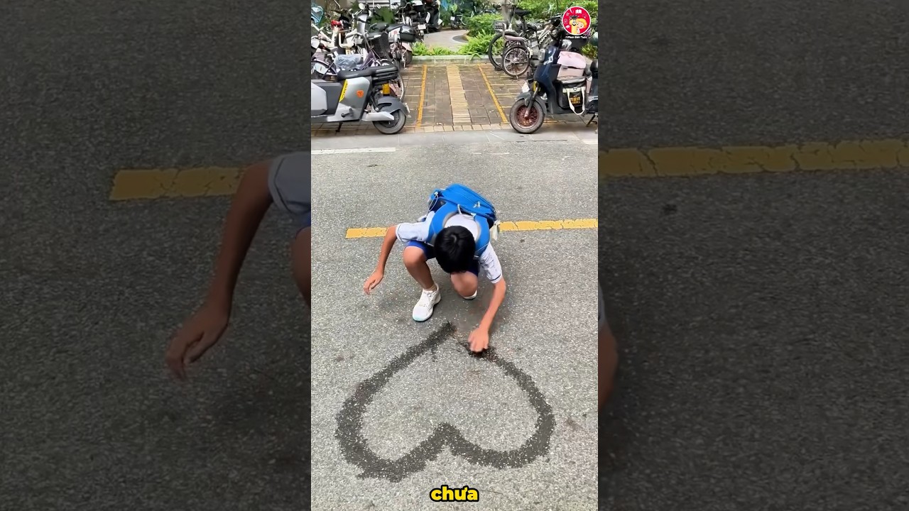Vẽ h&igrave;nh tr&aacute;i tim nước bằng tay