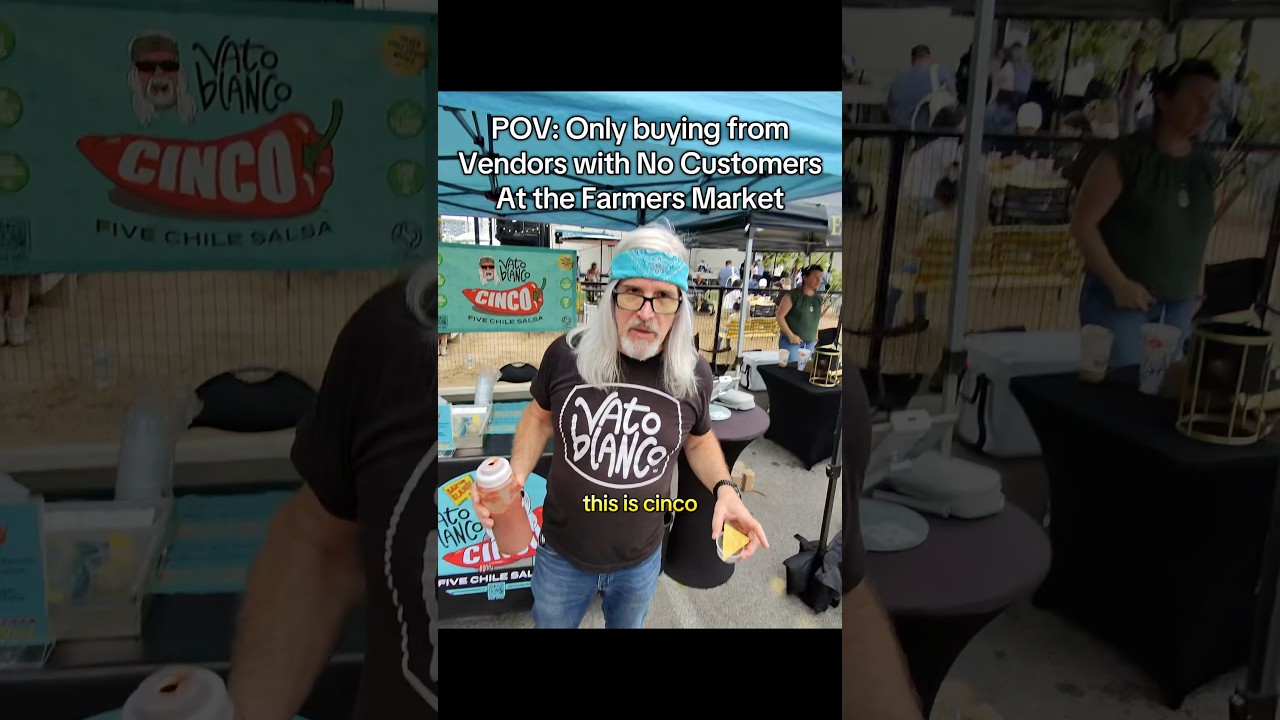 Он готовит потрясающую сальсу из пяти видов перца чили! #фермерскийрынок #полезнаяеда #местныйбизнес