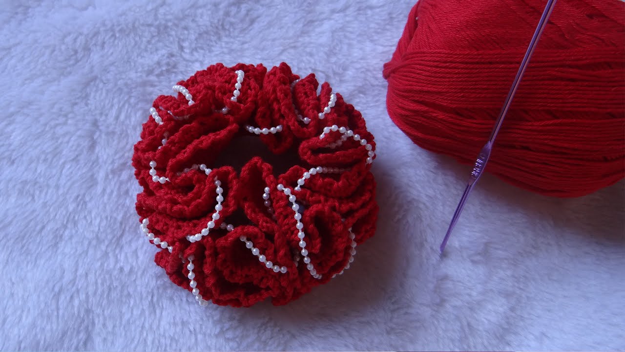XUXINHA DE CROCHÊ COM PÉROLAS