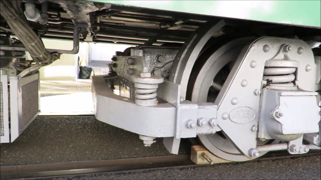 江ノ電106形電車 108号車 下回りを眺める