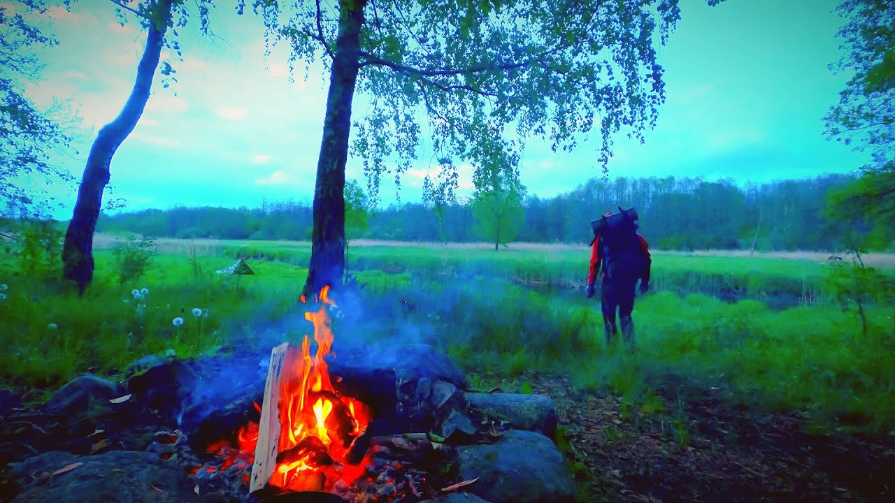 Krwawy Biwak nad Rzeką & Sałatka Wegetariańska (Prawie)