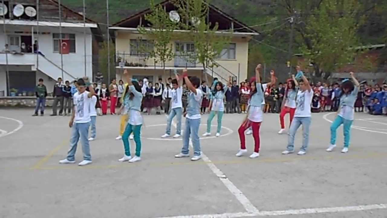 23 nisan dans gösterisi - Fit's ve Dhoom Again (7. ve 8. sınıf)