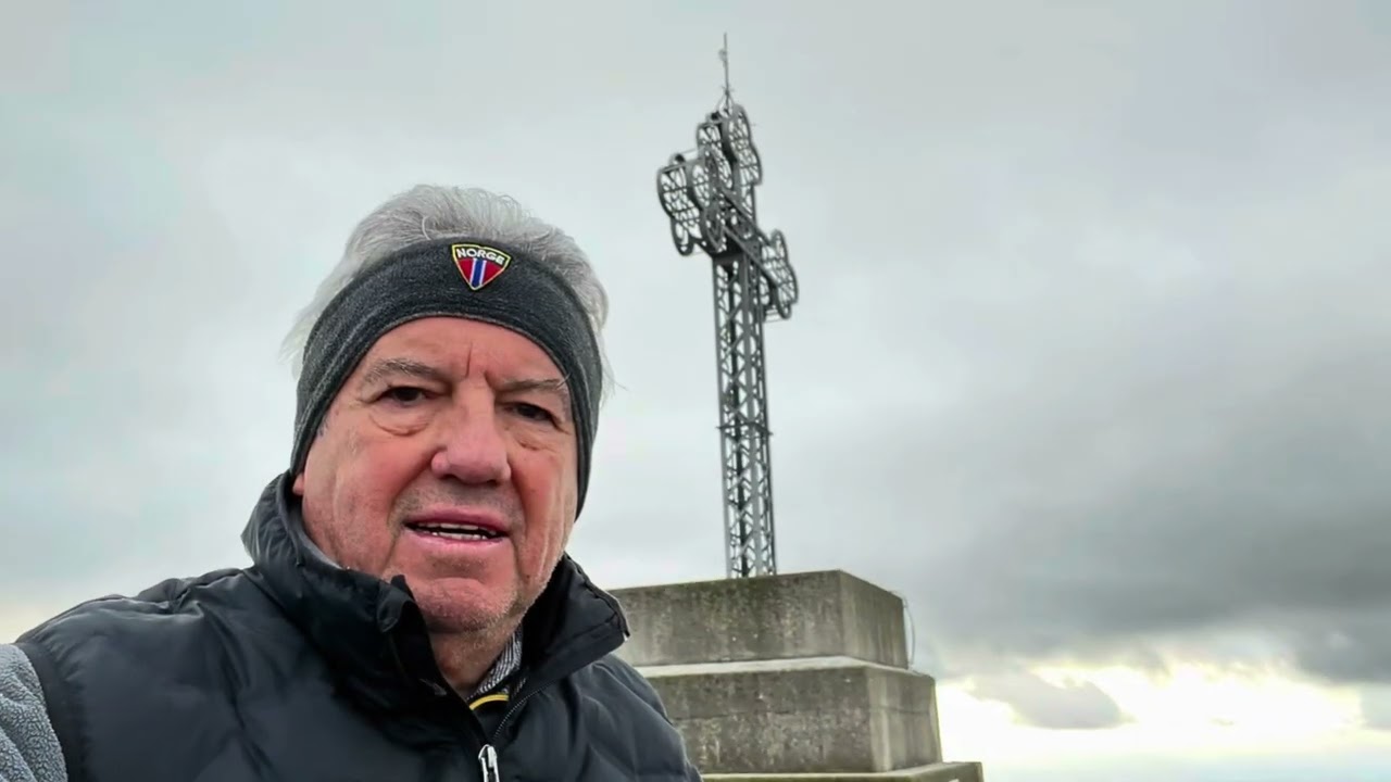 Monte Cornizzolo 1240 m. dall’Alpe ￼Carella per  la strada asfaltata e poi la cresta occidentale. 