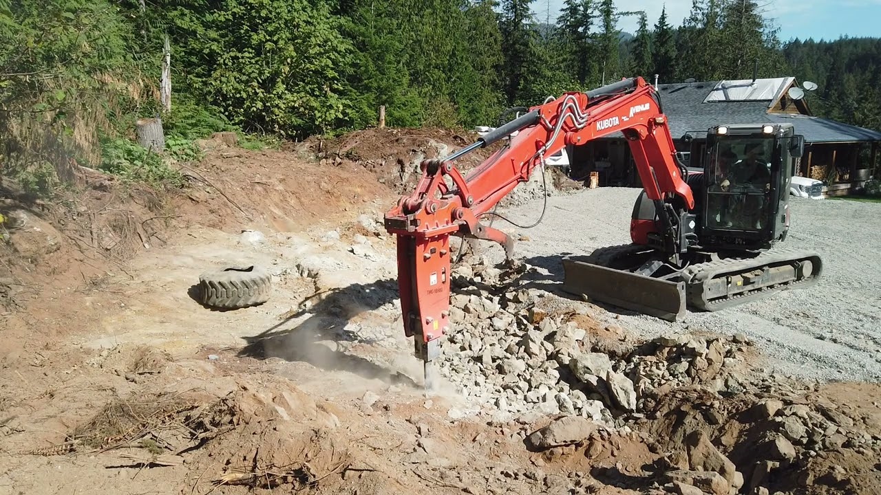 TMG Jackhammer with  a Kubota 080-4S - smashing rock.