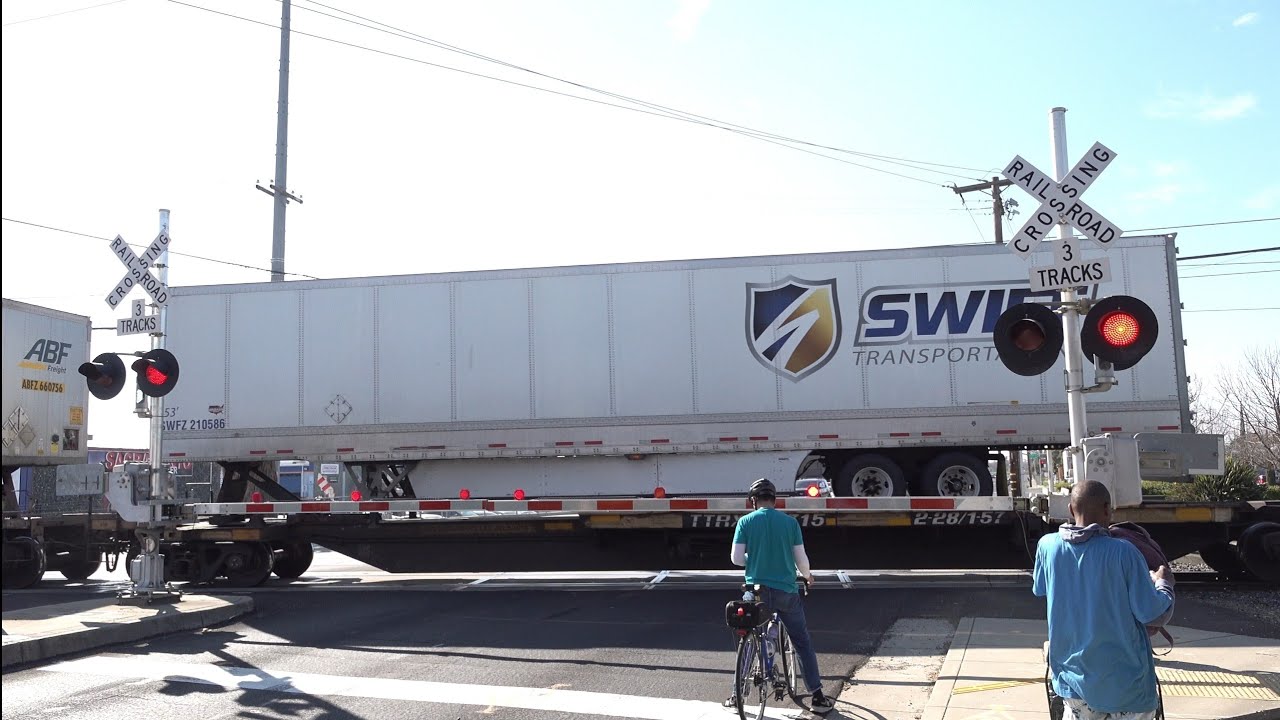 UP 7670 Intermodal Z-Train North - 47th Avenue Railroad Crossing, Sacramento CA